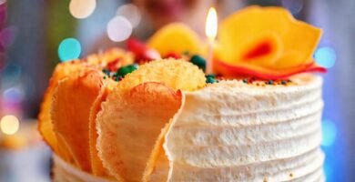 El pastel de bodas celebra un momento feliz