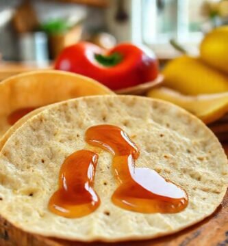 Tortillas dulces brillan en cocina cálida