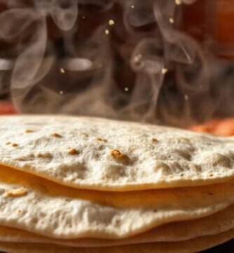 Tortilla humeante: comida apetitosa y feliz