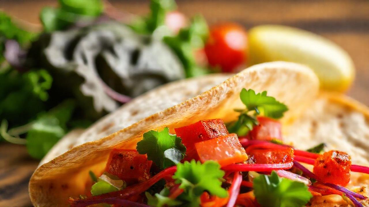 Una tortilla saludable y colorida es apetitosa