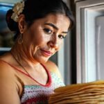 Tortilla cálida bajo luz brillante