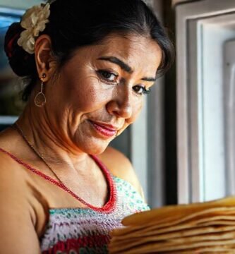 Tortilla cálida bajo luz brillante