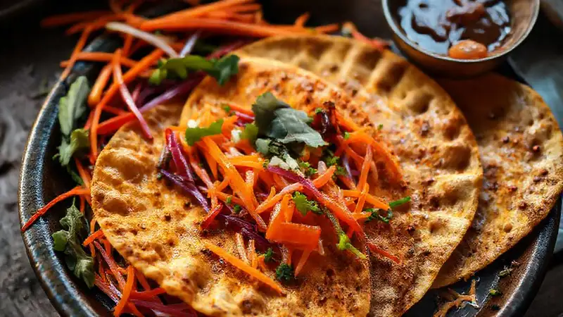 Hierbas tailandesas y tortillas en llamas