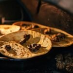 Tortillas doradas con hongos y nueces
