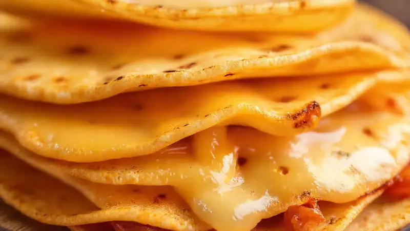 Queso derretido y jamón apetecibles