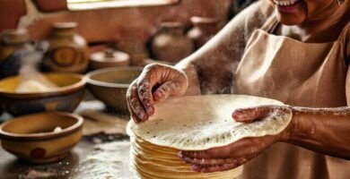 Mujeres preparan tortillas en México