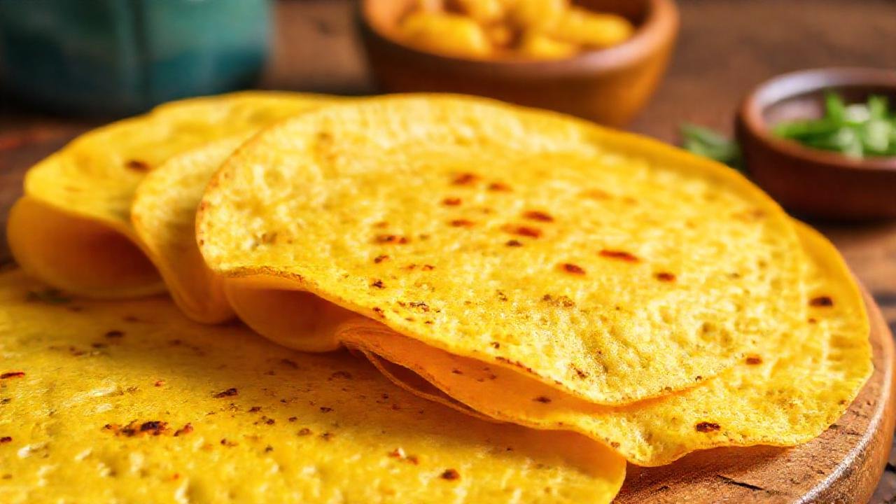 Tortillas naturales, textura y luz cálida