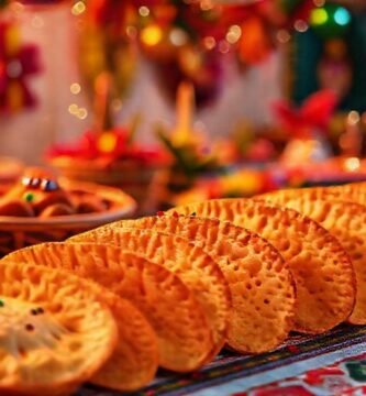 Una mesa festiva mexicana vibrante y alegre