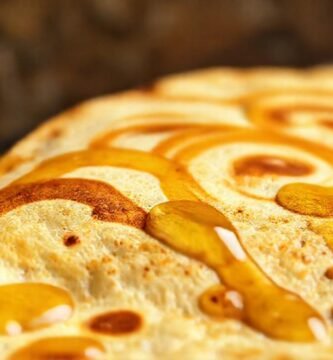 Tortilla dorada con miel