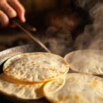Tortillas doradas se cocinan con arte