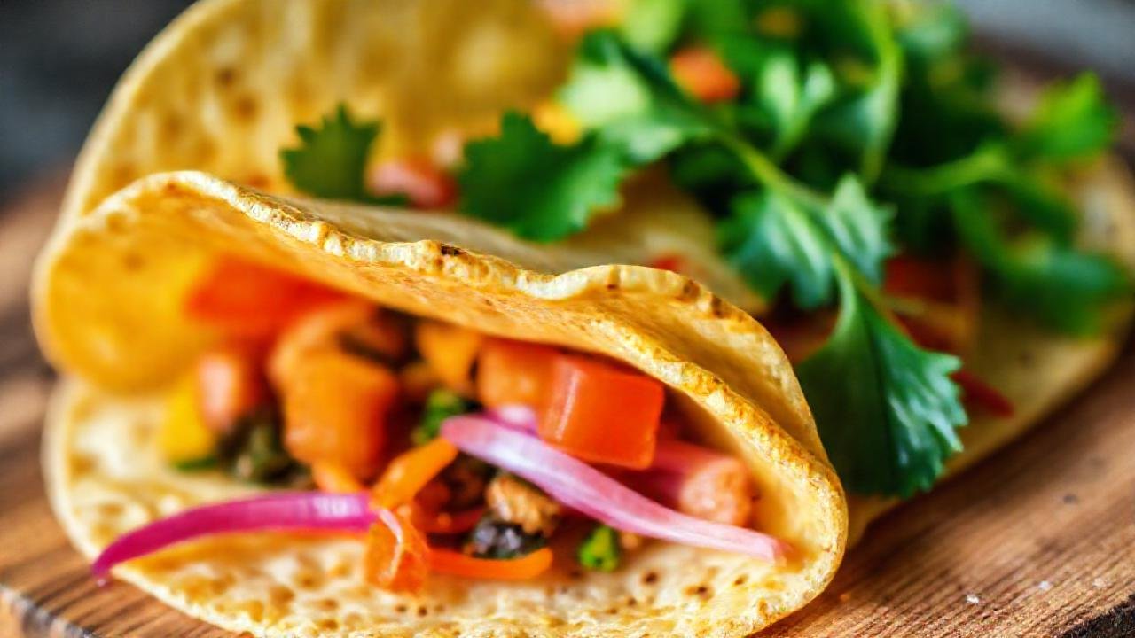 Tortilla vegana y keto, apetitosa y detallada