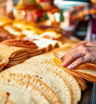 Tortillas mexicanas vibrantes y auténticas se ofrecen