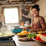 Una mujer sonríe en desayuno centroamericano