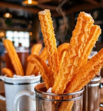 Un café acogedor con churros deliciosos