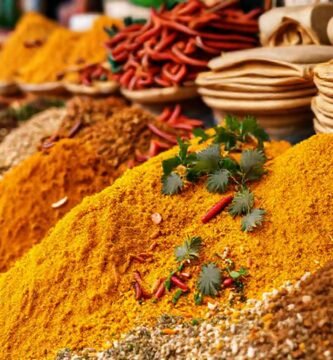 Especias indias iluminan un mercado vibrante