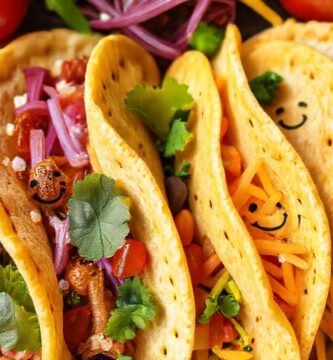 Tortillas saludables y alegres iluminan la mesa