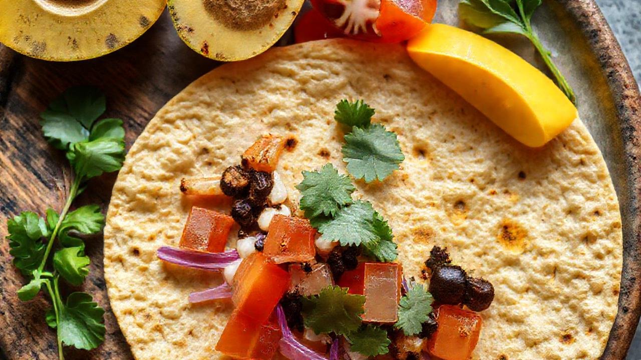 Tortilla keto vibrante para desayuno saludable