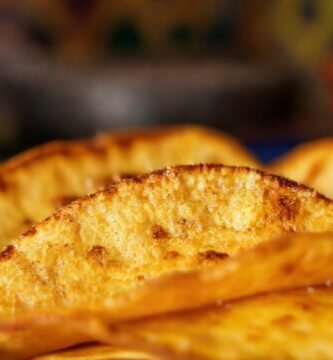 Tortillas doradas brillan con dulce glaseado