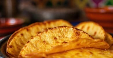 Tortillas doradas brillan con dulce glaseado